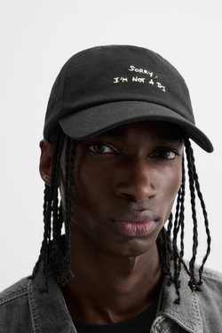 ZARA КЕПКА С ВЫШИТОЙ НАДПИСЬЮ, ЧЕРНЫЙ