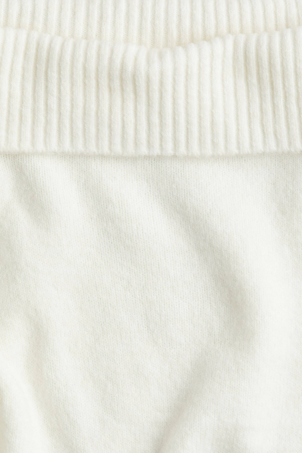 H&M Свитер с открытыми плечами, белый