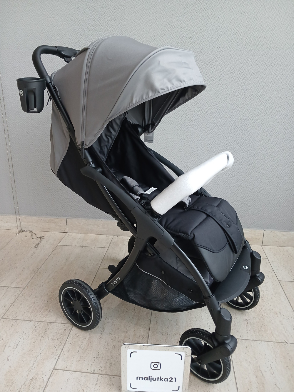 Коляска прогулочная Peppy Latina (grey stone) серая
