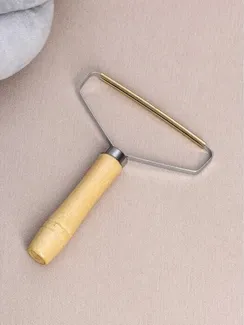 Скребок для чистки одежды, ковров, мебели, 16,5×12,5 см, ручка сосна