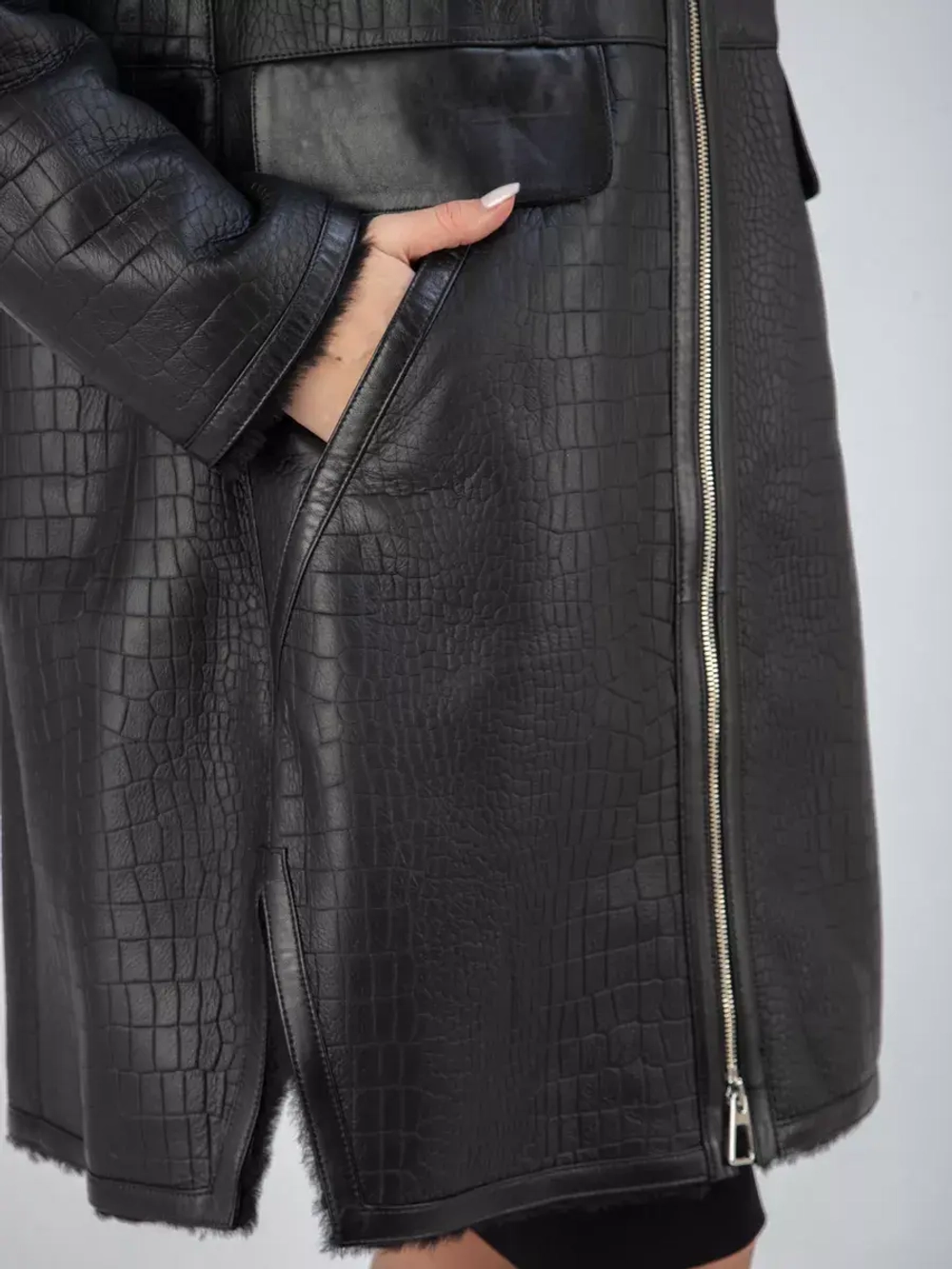 Дубленка зимняя натуральная с капюшоном