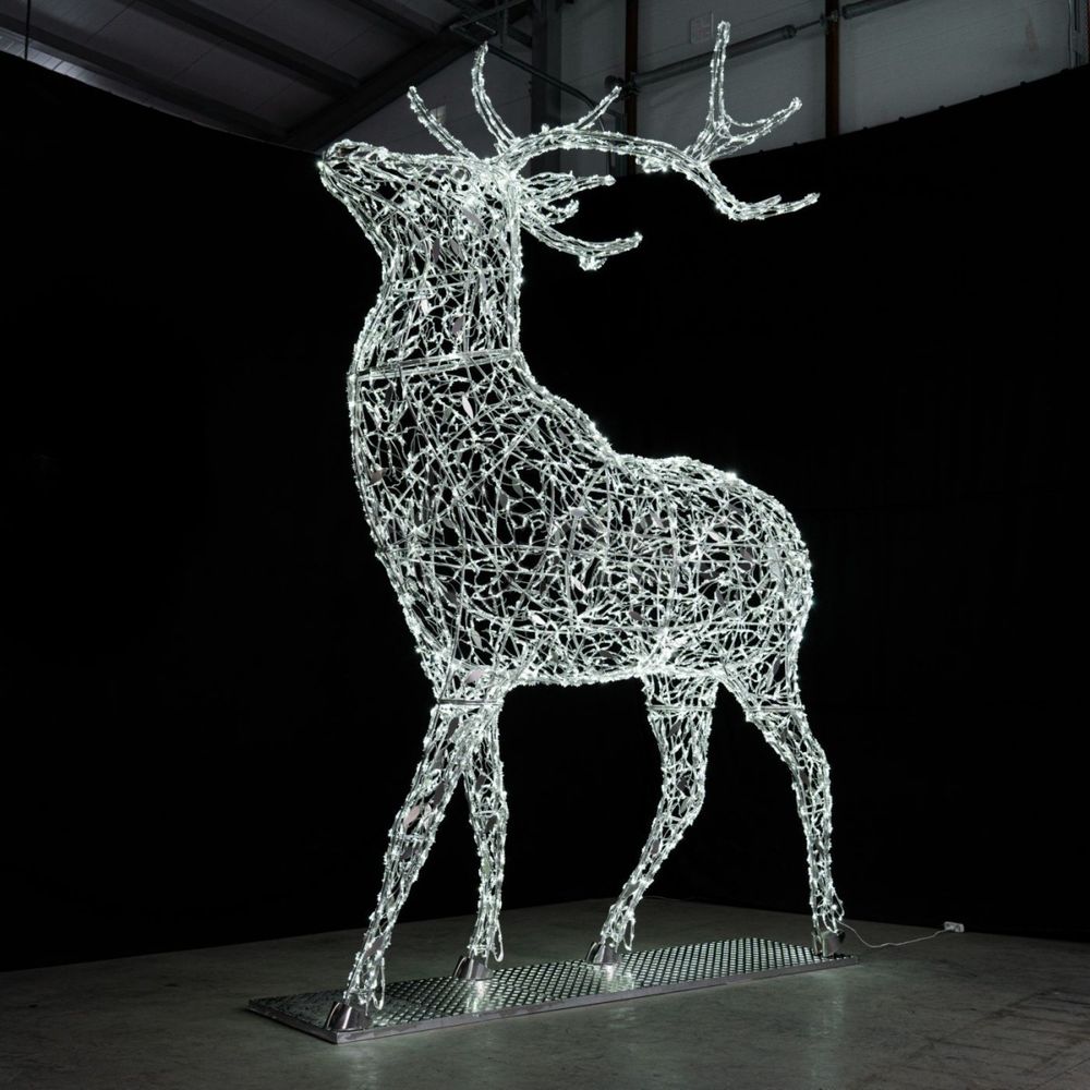 Светодиодный олень "Рождественский" (серебряный) высота 5 м