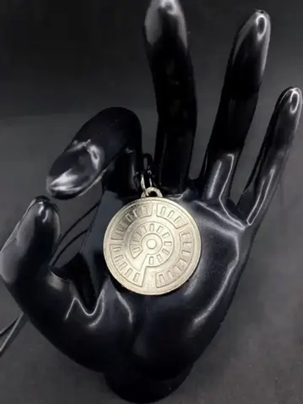 Серебристый магический славянский кулон оберег Аркаим сталь