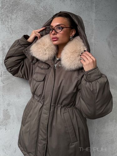 Парка на пуху с меховым воротником и капюшоном