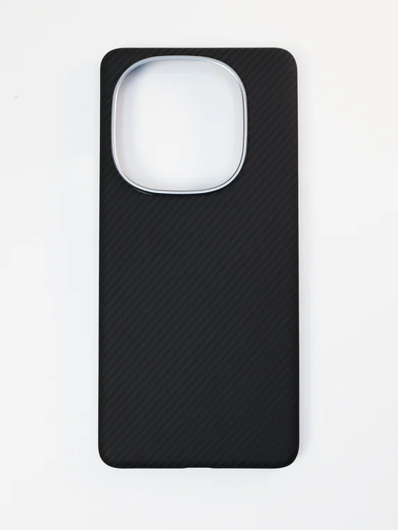 Карбоновый чехол для IQOO 13 с MagSafe черные полосы (Black stripes)