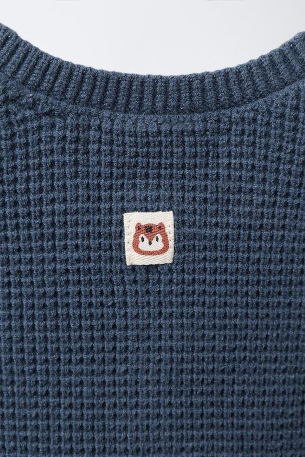 ZARA ДЛИННЫЙ ВЯЗАНЫЙ КОМБИНЕЗОН С ЭТИКЕТКОЙ В ВИДЕ БЕЛКИ, СИНИЙ