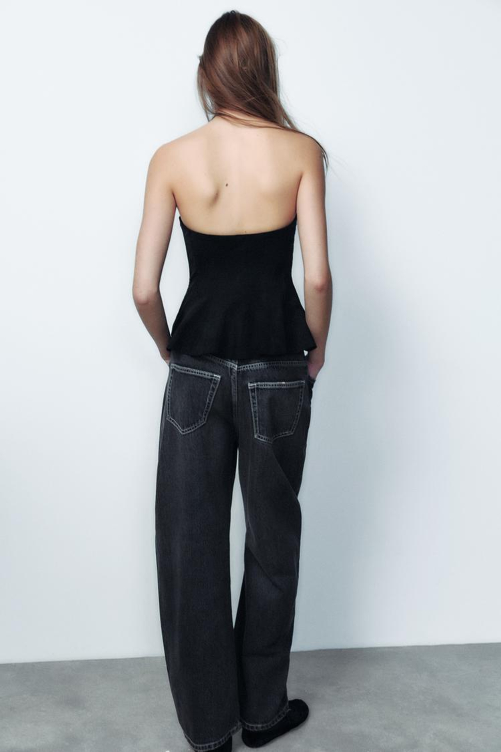 ZARA ТОП ИЗ ИСКУССТВЕННОЙ ЗАМШИ С ОТКРЫТЫМИ ПЛЕЧАМИ И БАСКОЙ, ЧЕРНЫЙ