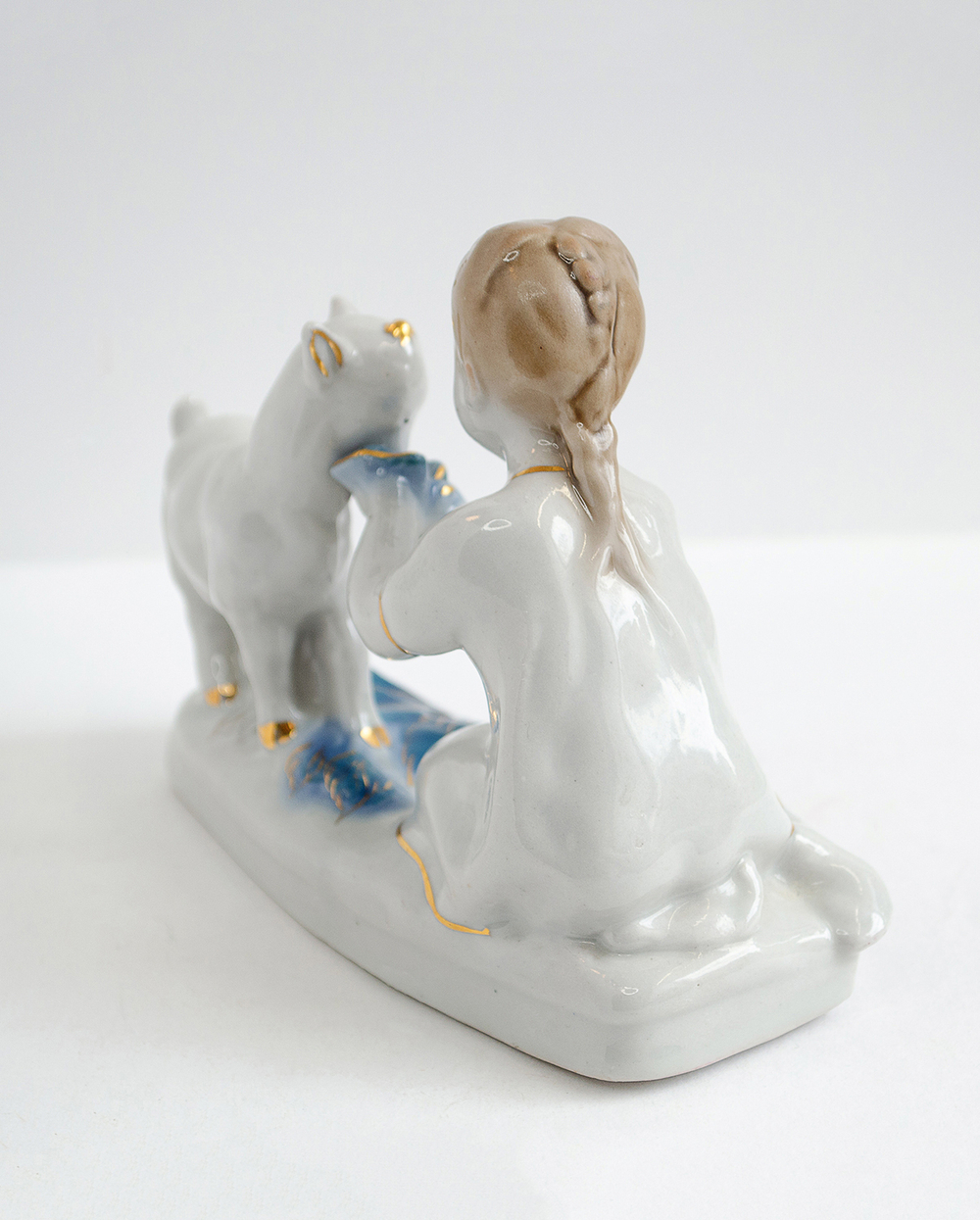 Аленушка и братец Иванушка. Фарфоровая скульптура. Старая Гжель. СССР. 1970-е. Ручная роспись.