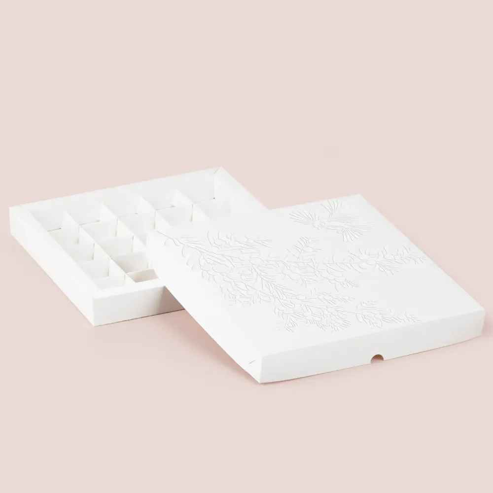 Коробка для 25 конфет с тиснением