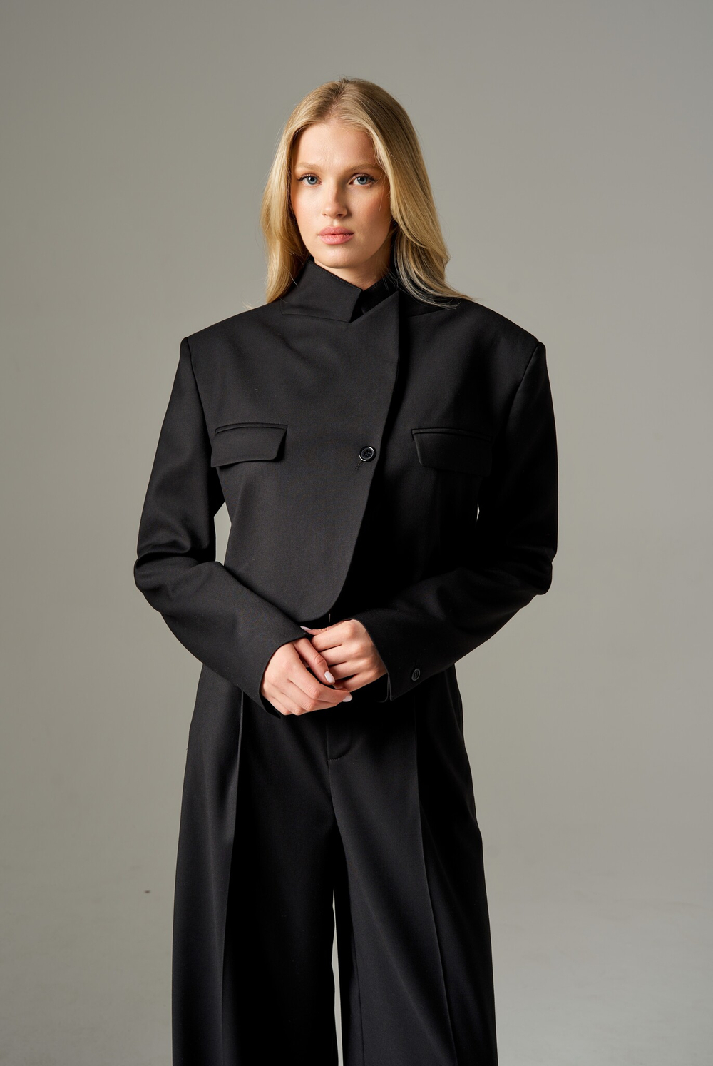 Брюки со складками not simple, черные