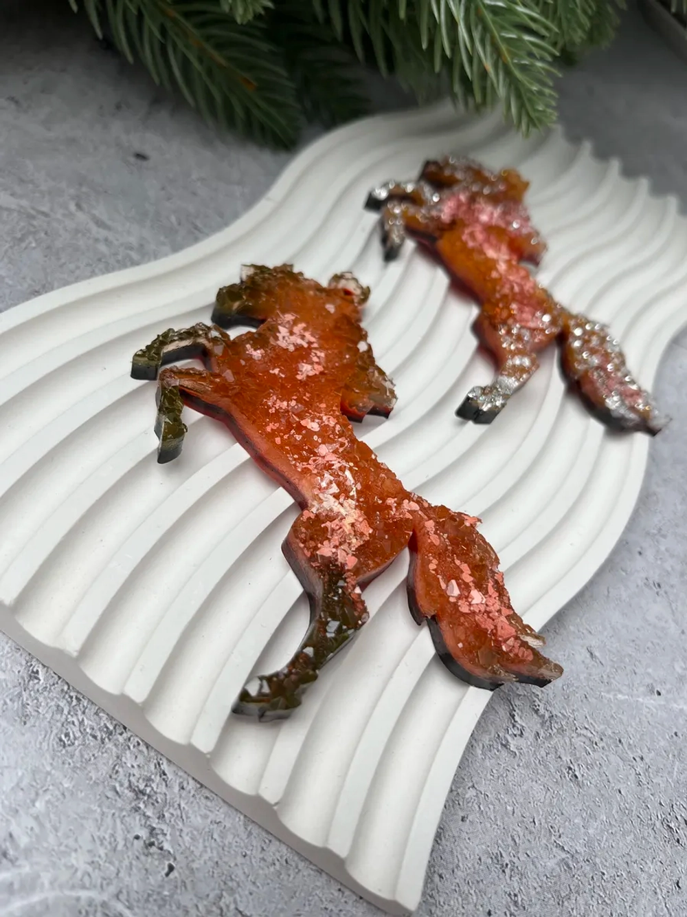 Новогодняя елочная игрушка Лошадка на дыбах