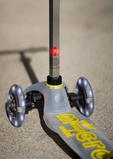 Самокат Mini Micro Deluxe Flux LED неоновый желтый