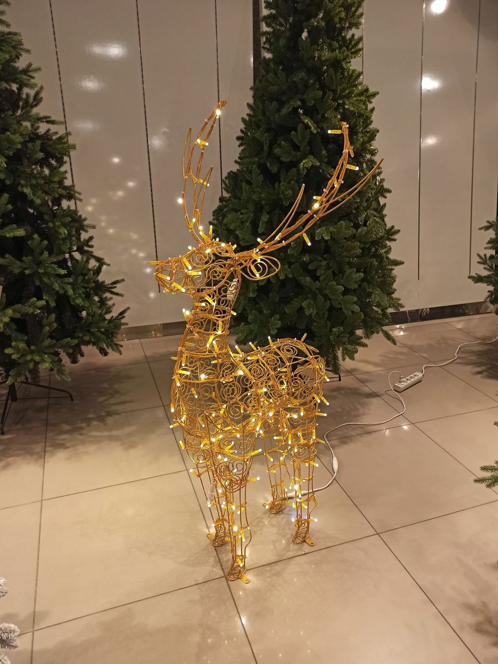 Световая фигура "олень ажурный" каркас золотого цвета