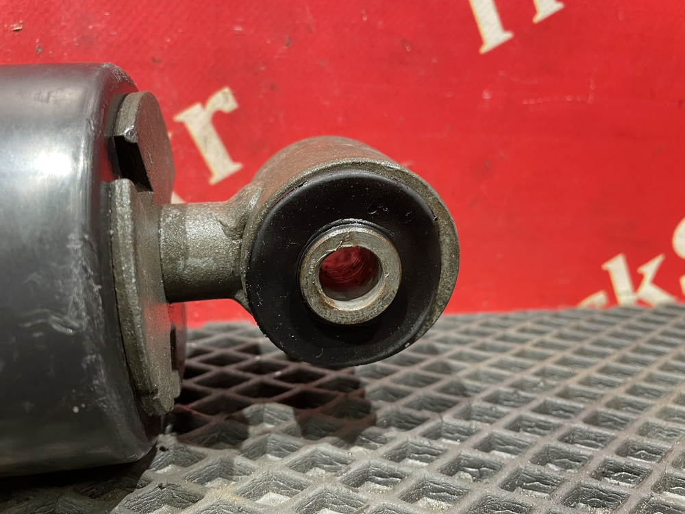 Амортизатор кабины передний 2018г.