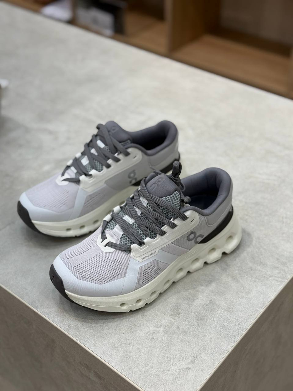 Кроссовки из текстиля