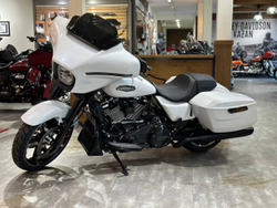 STREET GLIDE SPECIAL, 2024	WHITE ONYX PEARL BLACK TRIM