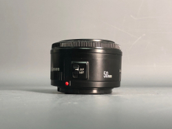 Canon EF 50mm 1.8 II царапка на задней линзе