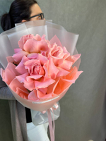 Букет из персиковых французских роз сорта Эрмоса