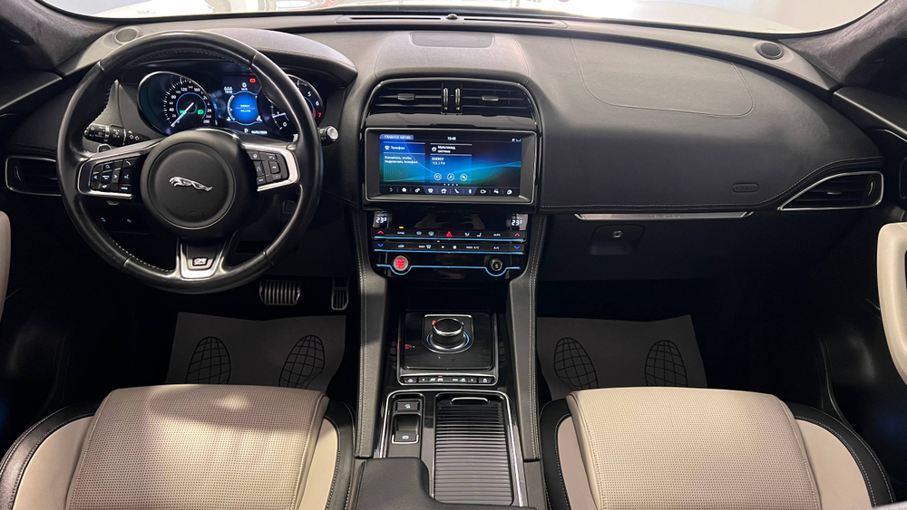 Jaguar F-Pace, 2020 год