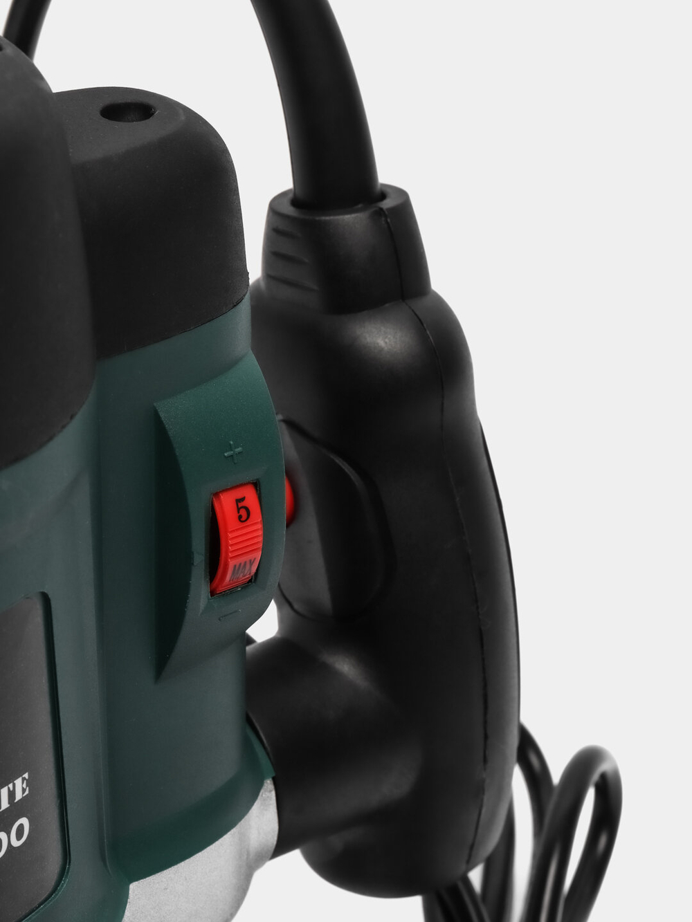 Фрезер FAVOURITE FER 1400 1400Вт, цанга 8мм, 16000-30000об/мин (115111400)