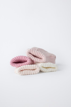 ZARA НАБОР ИЗ 4 ЦВЕТНЫХ НОСКОВ В КОРОБКЕ, РОЗОВЫЙ