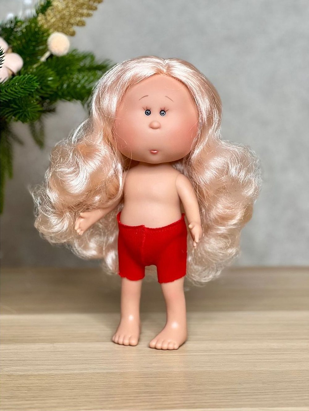 Кукла Nines виниловая 30см MIA CASE (3423)