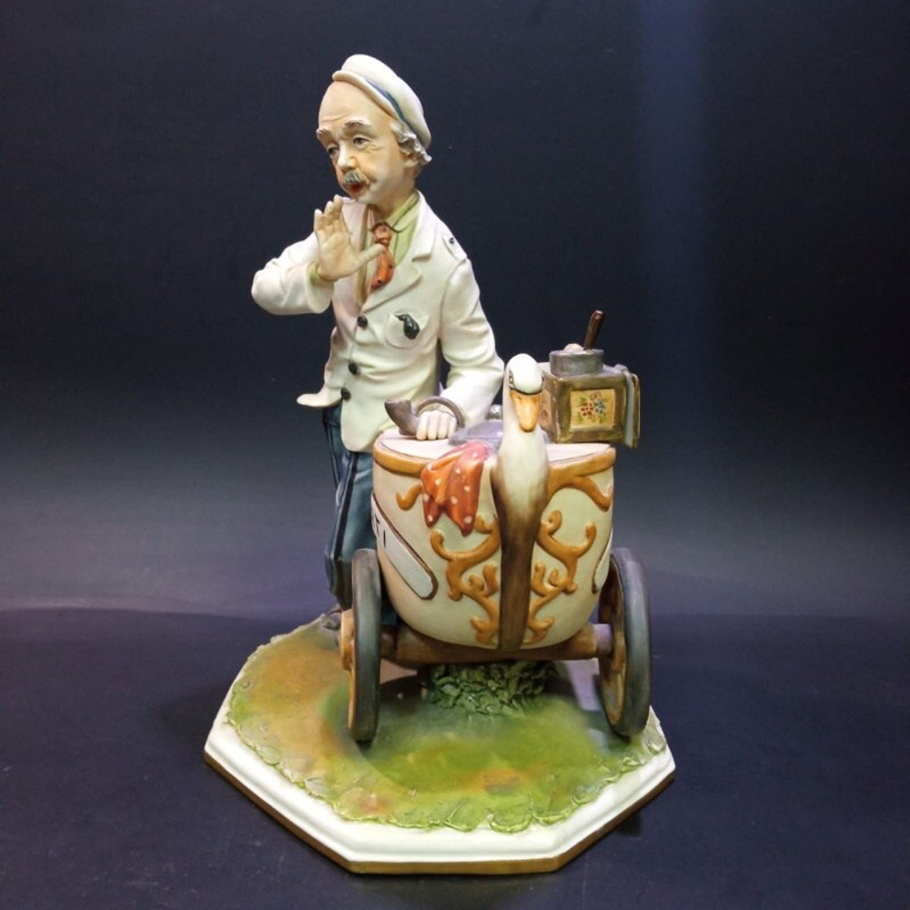 Фарфоровая мануфактура «Продавец мороженного»