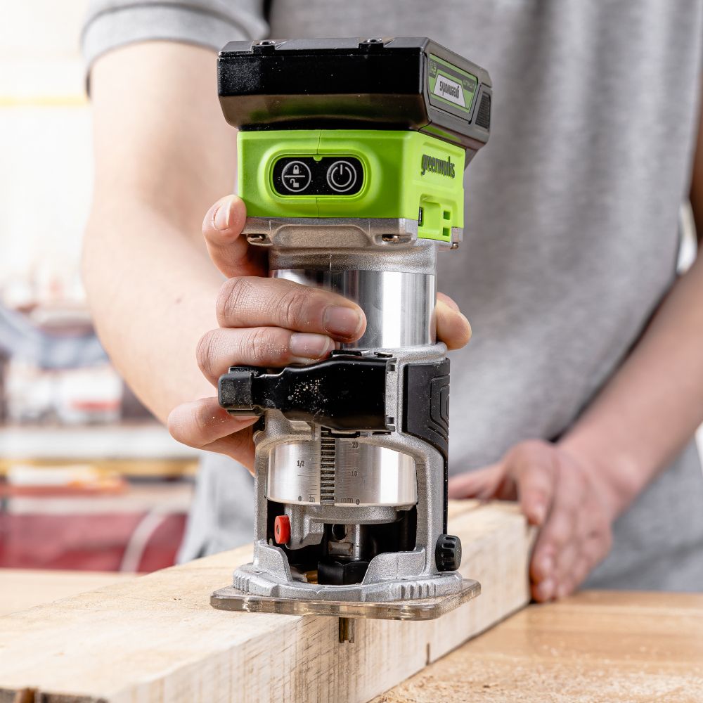 Фрезер кромочный акк. Greenworks G24RO, 24V, б/щет, 10000-30000 об/мин, цанги 6 / 6,35 / 8 мм, ход 20 мм,1х2Ач,ЗУ,кор (3502507CUA)