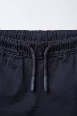 ZARA ШОРТЫ-БЕРМУДЫ ИЗ ВЫСОКОТЕХНОЛОГИЧНОЙ ТКАНИ С НАДПИСЬЮ, АНТРАЦИТОВО-СЕРЫЙ