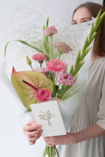 купить стильный букет в подарок маме