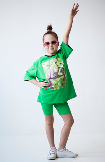 T-shirt "Green with a gymnast cat"