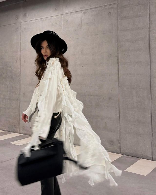 В НАЛИЧИИ Рубашка с лентами из цветов