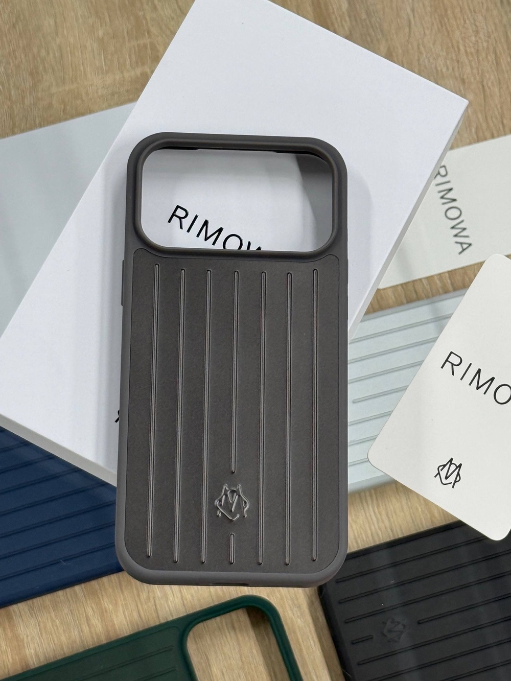 Чехол на iPhone 17 Pro Max Rimowa
