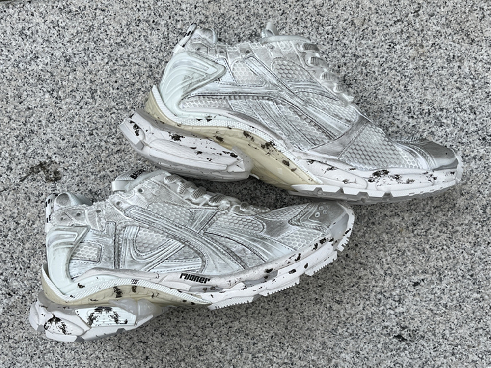 Balenciaga Runner 656065-W3RA9-9001