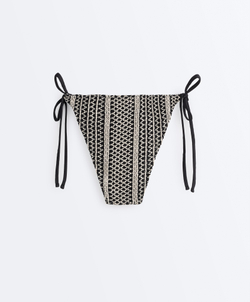 OYSHO Трусики-бикини с контрастными деталями, черный