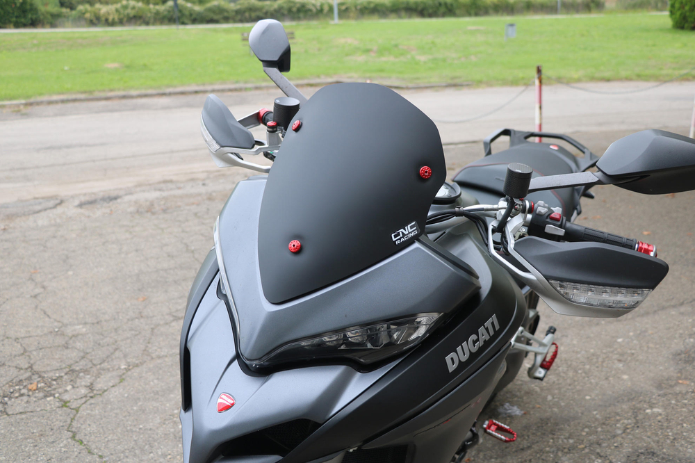 WS350B CNC RACING SPORT WINDSCREEN BLK (MTS)
