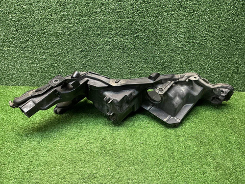 Стекло и корпус фары Toyota Camry xv70 (2017-2021)