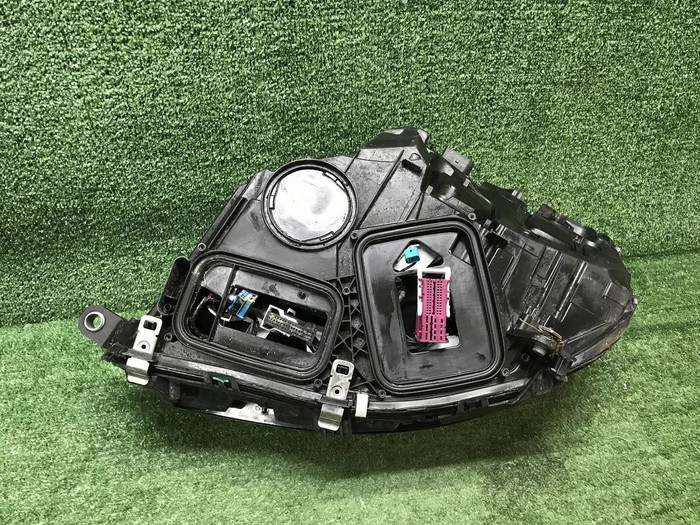 Фара правая Mercedes S W223 (20-нв) Digital Light