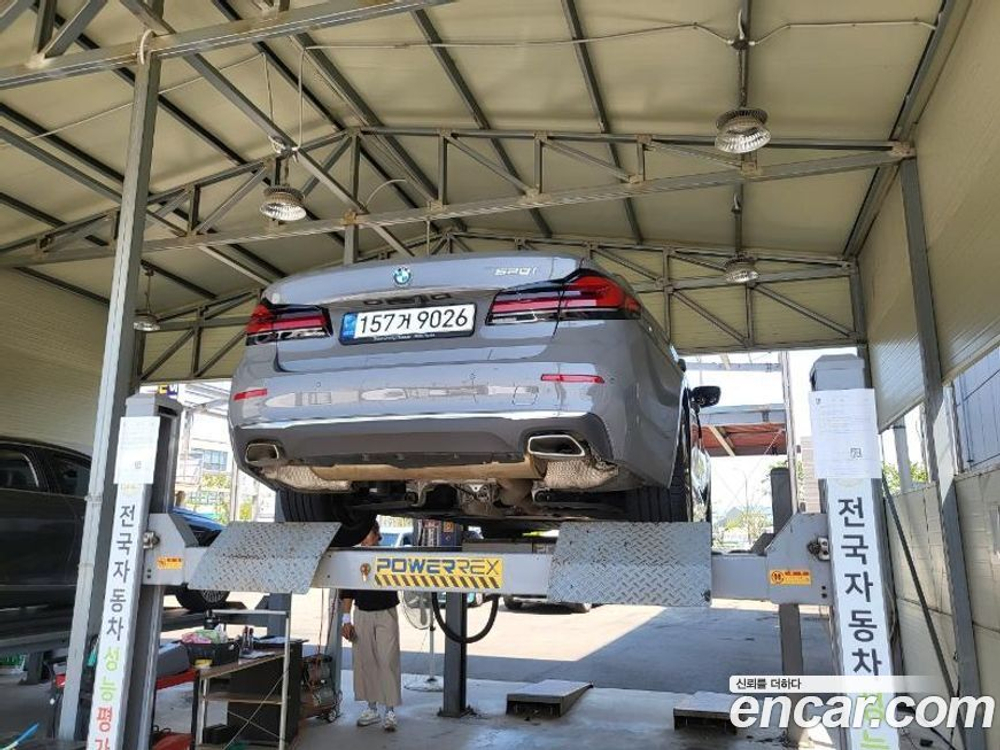 BMW 5 Series (G30) 520i Luxury (03.2021)