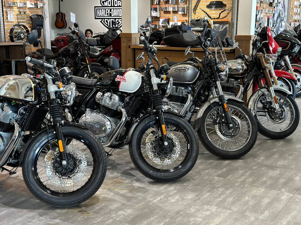 Royal Enfield Meteor 350 Aurora Black