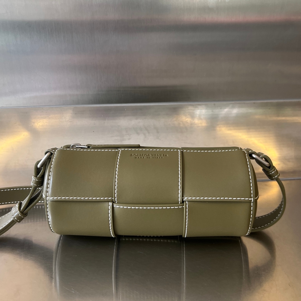 Bottega Veneta Small Canette 21 cm