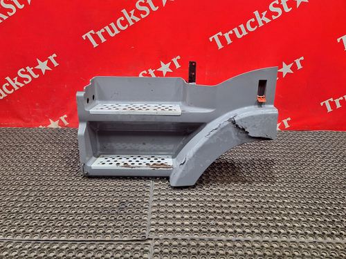 Корпус подножек левый