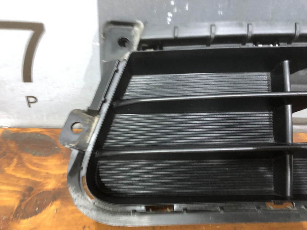 Решетка переднего бампера Kia Seltos 19-нв Б/У Оригинал 86531Q5000