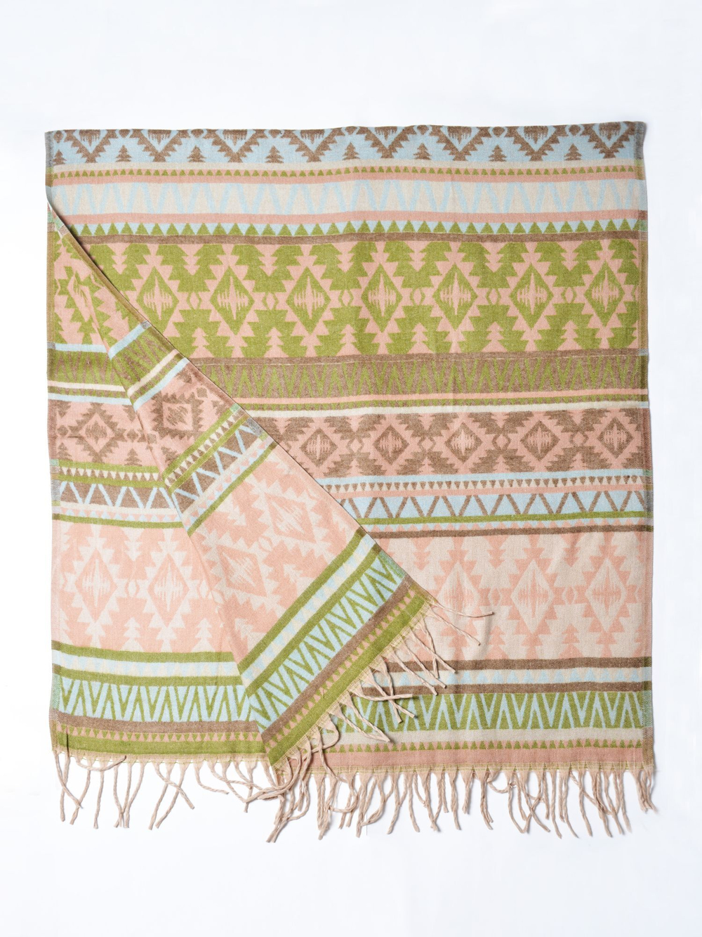 Теплый палантин с орнаментом