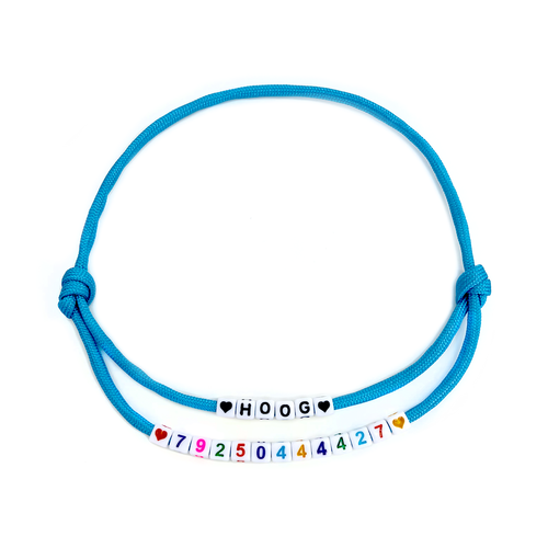 Адресник ручной работы из бусин (черно-белые и цветные, латиница)