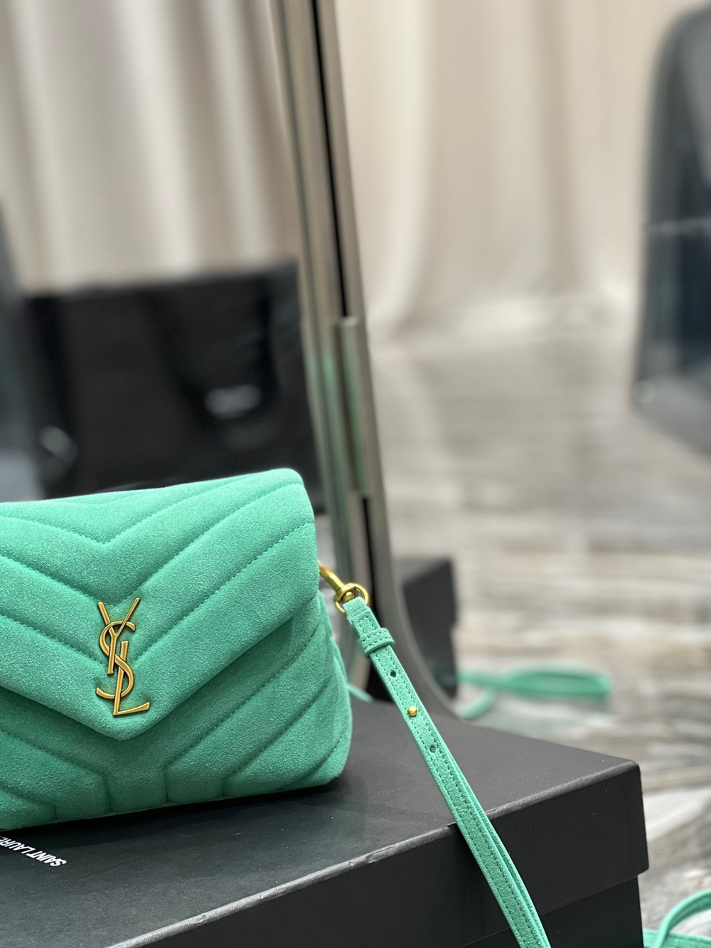 Saint Laurent Loulou 20 cm
