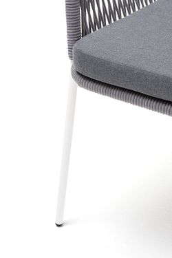 "Лион" стул плетеный из роупа, каркас из стали белый муар, роуп светло-серый круглый, ткань светло-серая