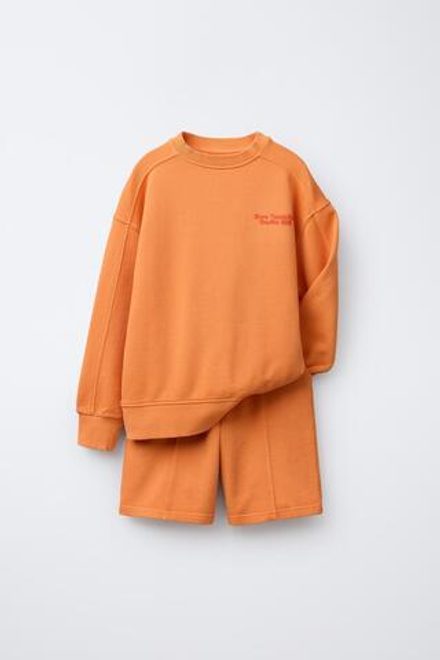 ZARA ТОЛСТОВКА И ШОРТЫ С НАДПИСЬЮ И НАШИВКОЙ, ОРАНЖЕВЫЙ