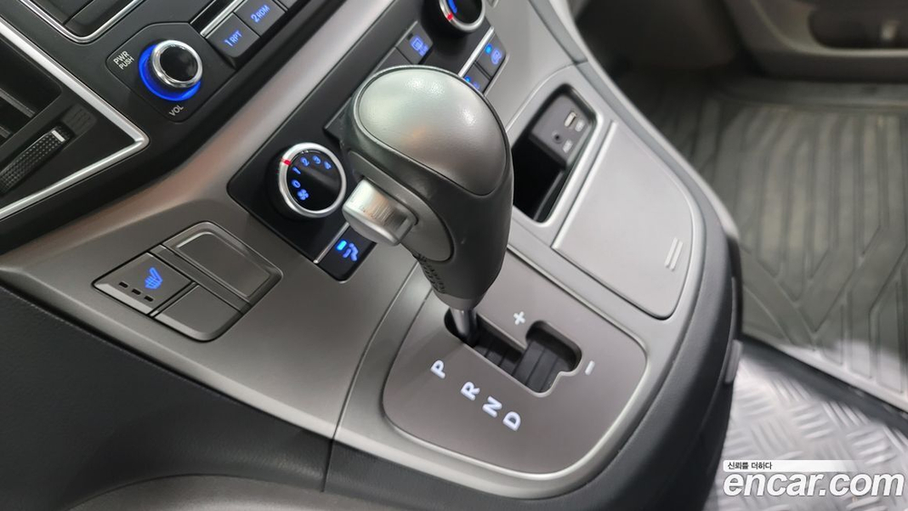 Hyundai The New Grand Starex Van 3-х местный (04.2020)