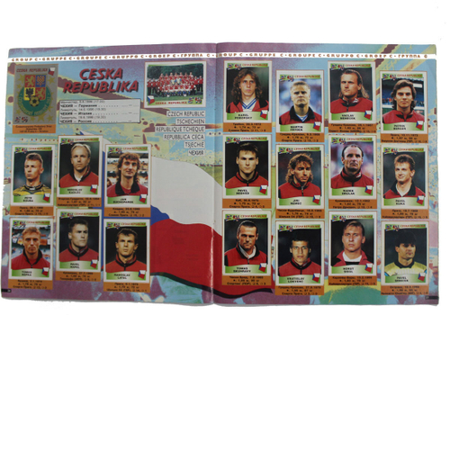 Частично заполненный альбом наклеек. PANINI Чемпионат Европы 1996. Футбол. Не хватает 90 шт. из 354